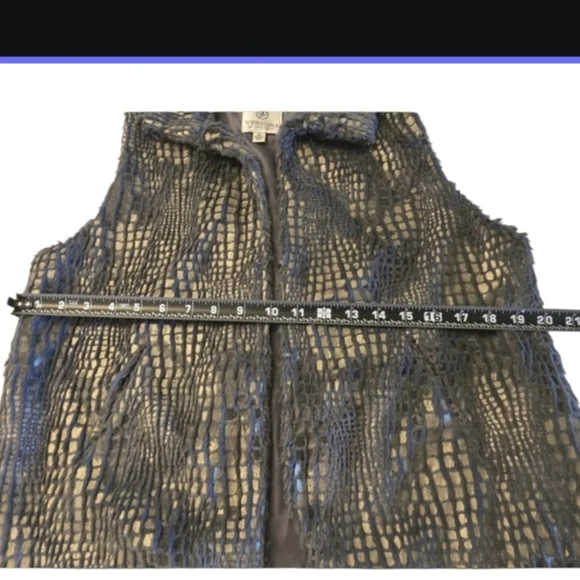 Versona Gray Faux Fur Vest. M - Picture 10 of 11